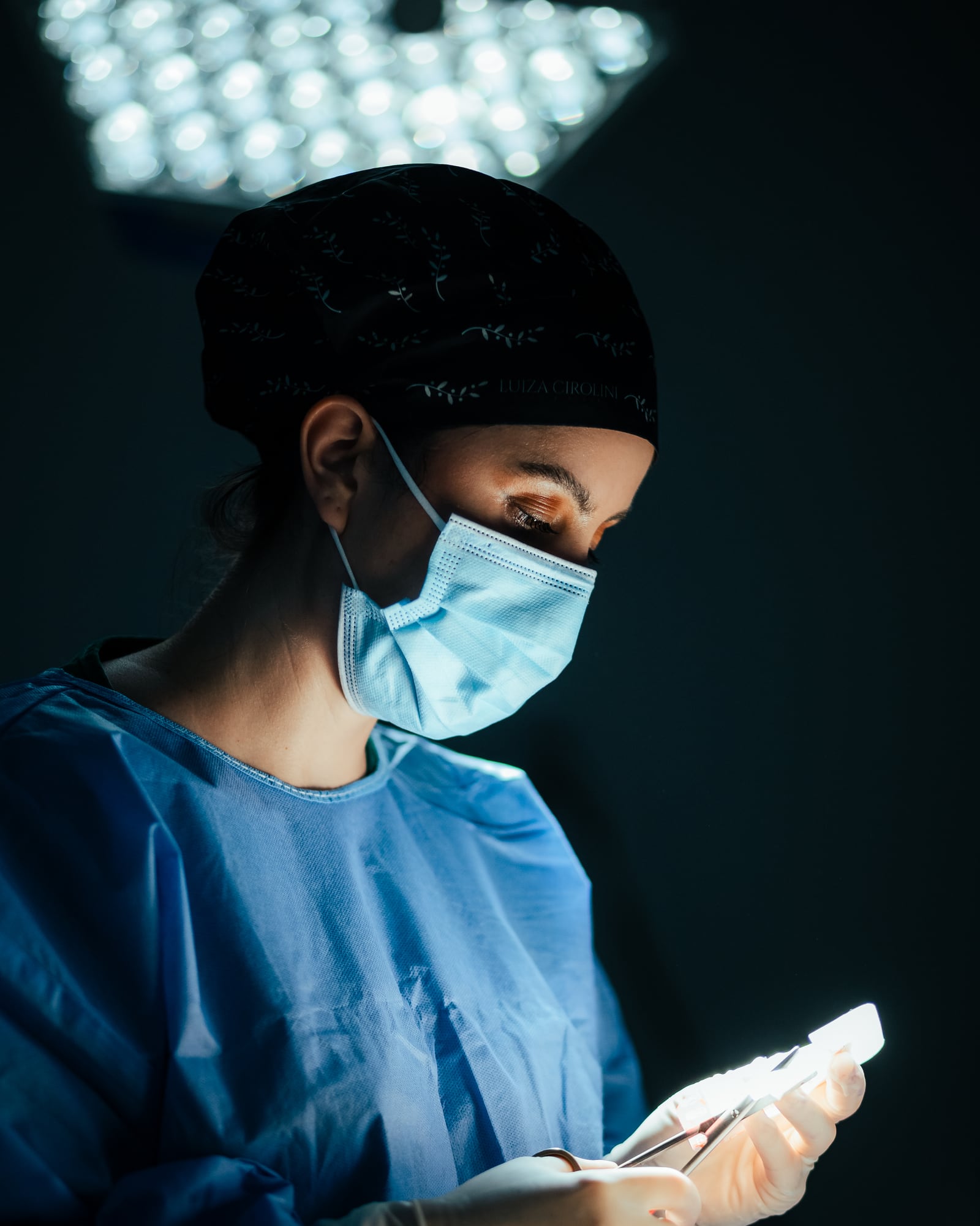 Dra. Luiza in the surgical center