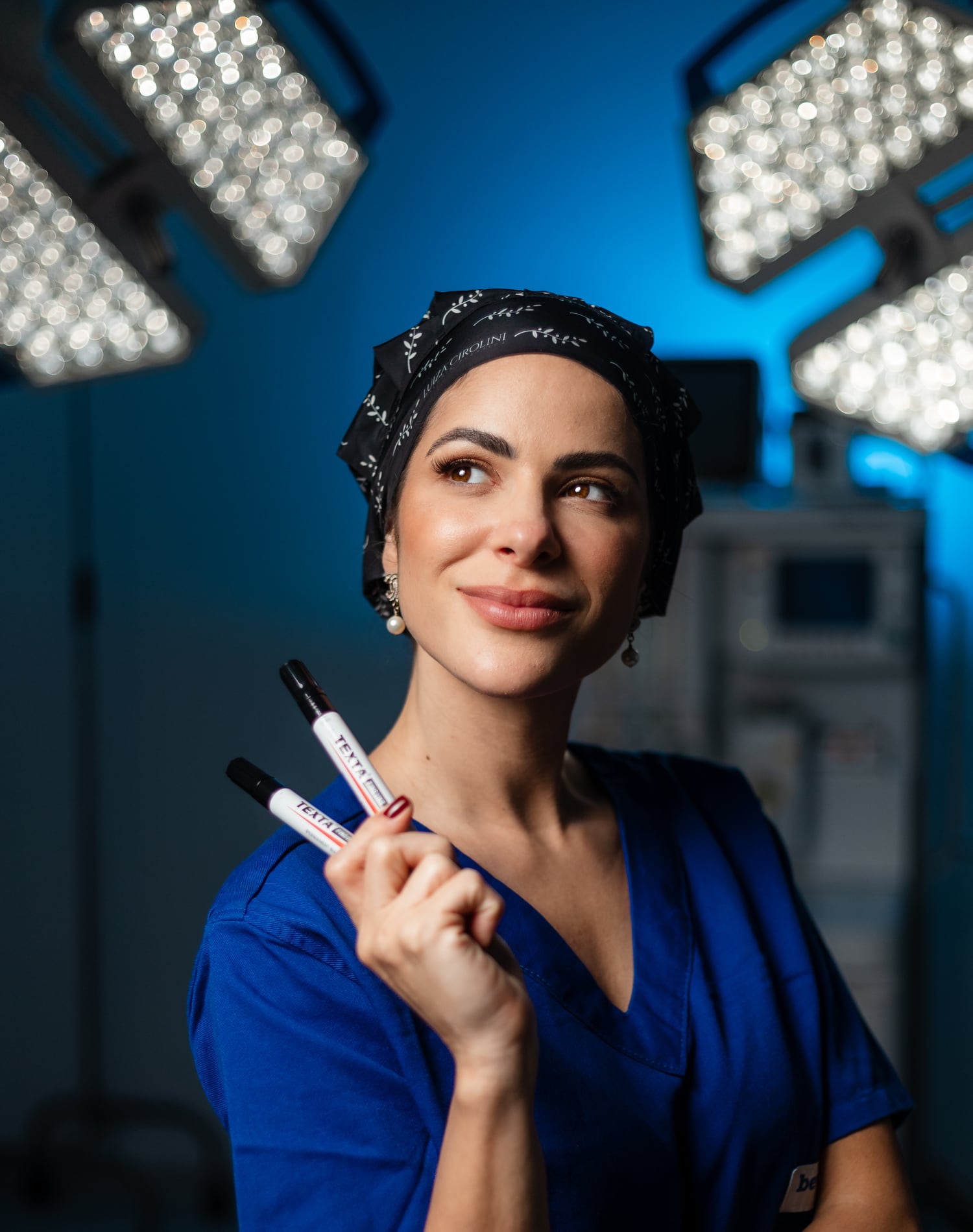 Dra. Luiza in a surgical environment